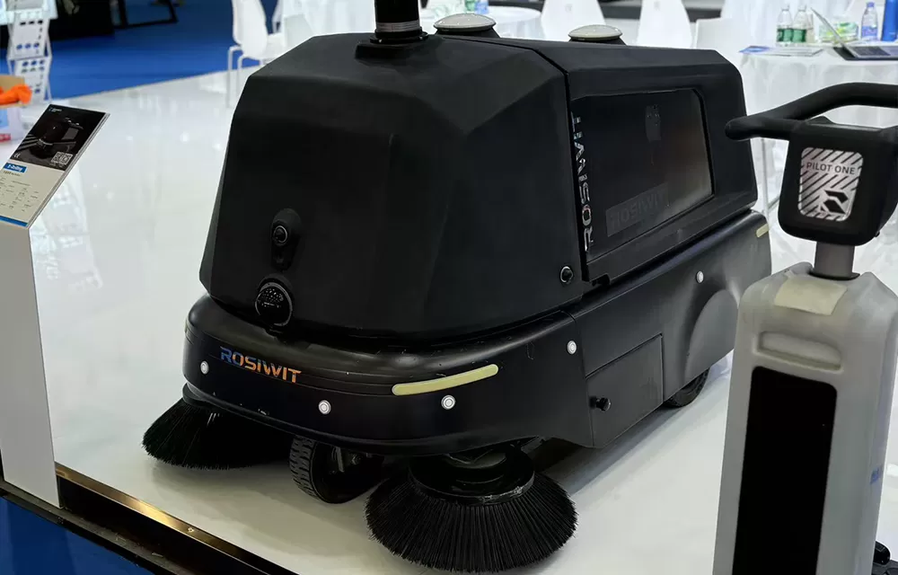 X-Rolling: The Future of Outdoor Cleaning with Autonomous Precision